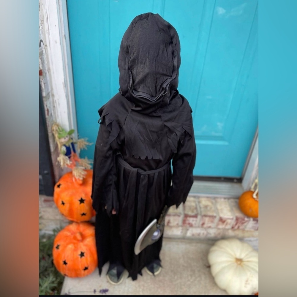 Kids Black Hooded Costume "Unknown Phantom" from Spirit Halloween size S 4-6 - Picture 2 of 8